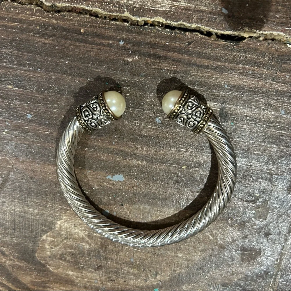 Elegant Silver and Gold-Toned Bracelet with Pearl Accents - Picture 2 of 4